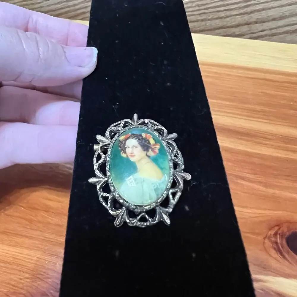 Vintage Woman Cameo Brooch Lapel Pin Rococo Period‎ 18th Century Jewelry